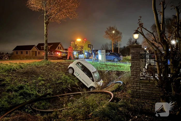 Automobilist belandt in sloot