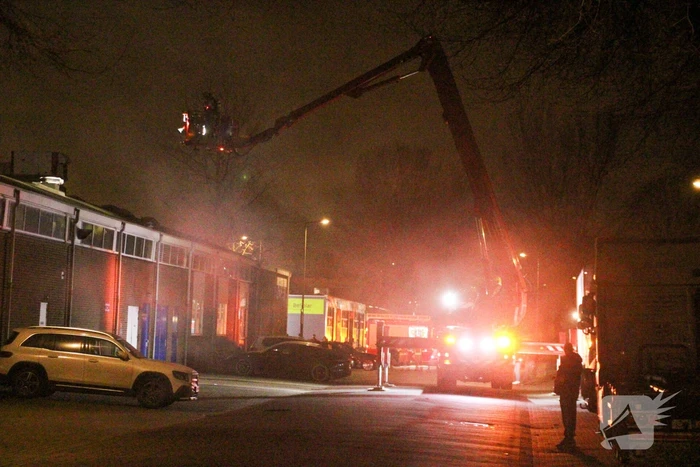 Veel rookontwikkeling bij brand in bedrijfspand