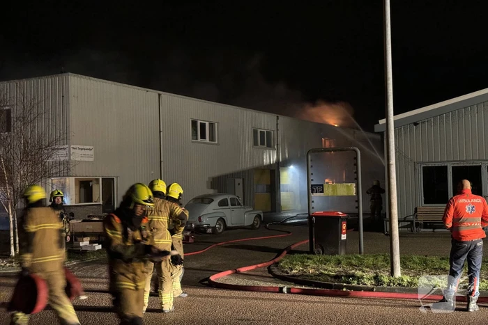 Grote schade door uitslaande brand in bedrijfspand