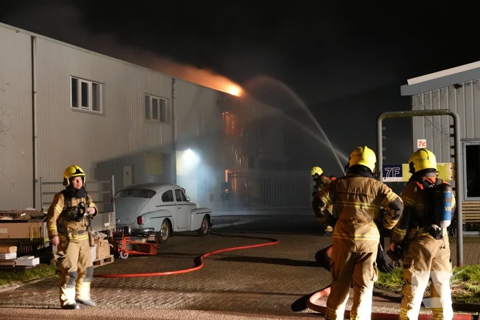 Grote schade door uitslaande brand in bedrijfspand