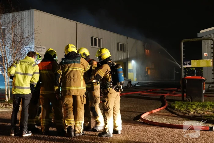 Grote schade door uitslaande brand in bedrijfspand