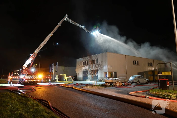 Grote schade door uitslaande brand in bedrijfspand