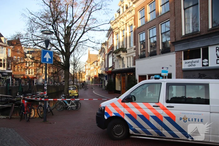Stuk van gevel breekt af