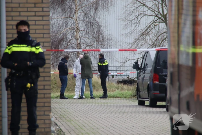 Groot politie onderzoek bij werkadres vermiste man