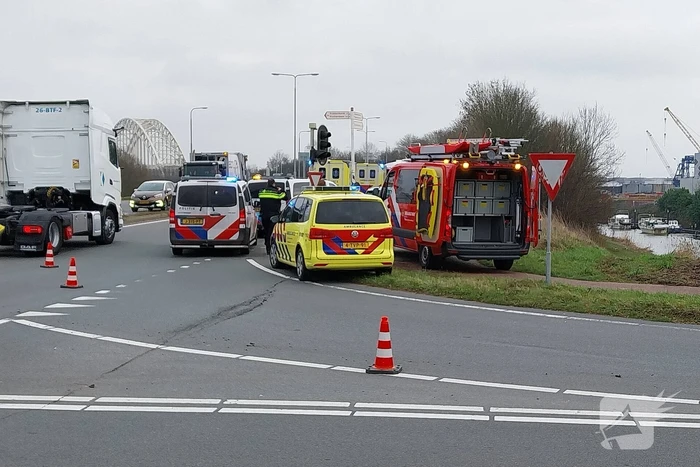 Voertuig te water veel hulpdiensten ingezet