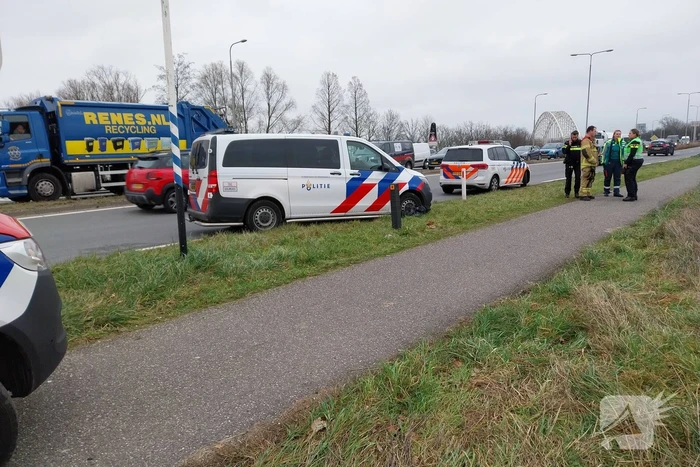 Voertuig te water veel hulpdiensten ingezet