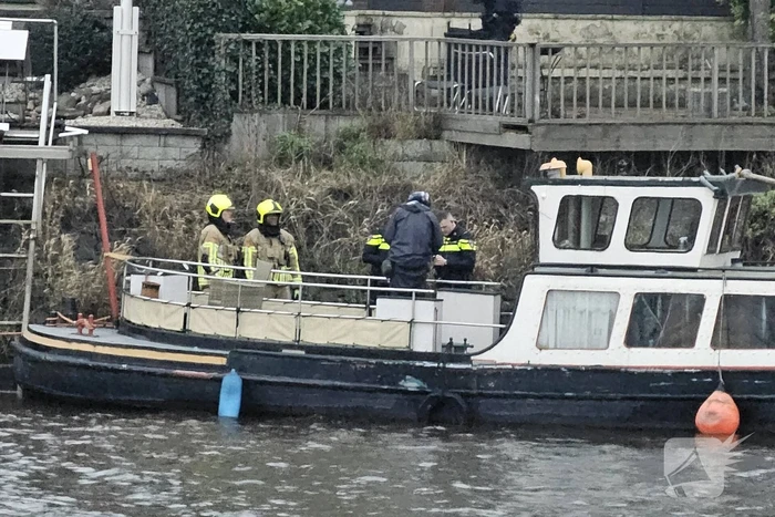 Boot stuurloos geraakt tijdens het varen