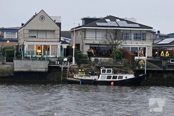 Boot stuurloos geraakt tijdens het varen