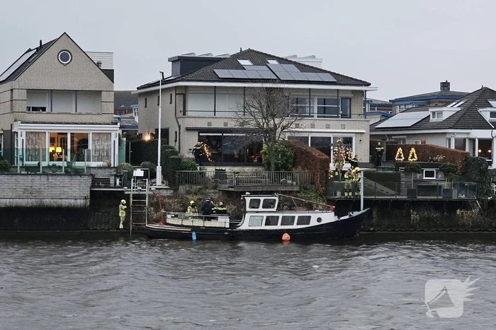 Boot stuurloos geraakt tijdens het varen