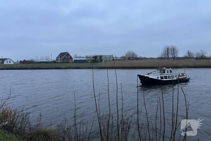 Boot stuurloos geraakt tijdens het varen