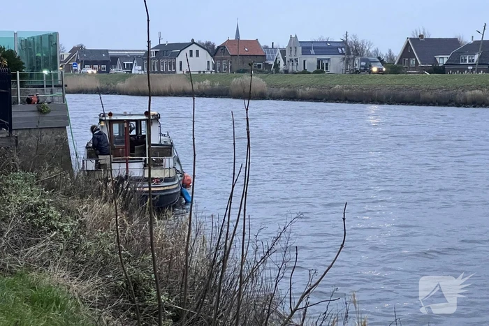 Boot stuurloos geraakt tijdens het varen