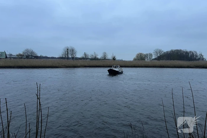 Boot stuurloos geraakt tijdens het varen