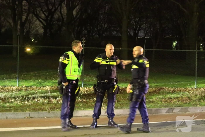 Fietser komt onder lijnbus terecht