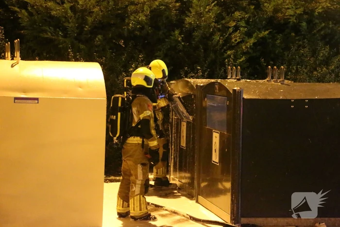 Papiercontainer in brand