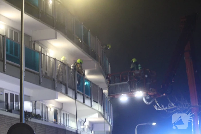 Grote brand op balkon van appartement