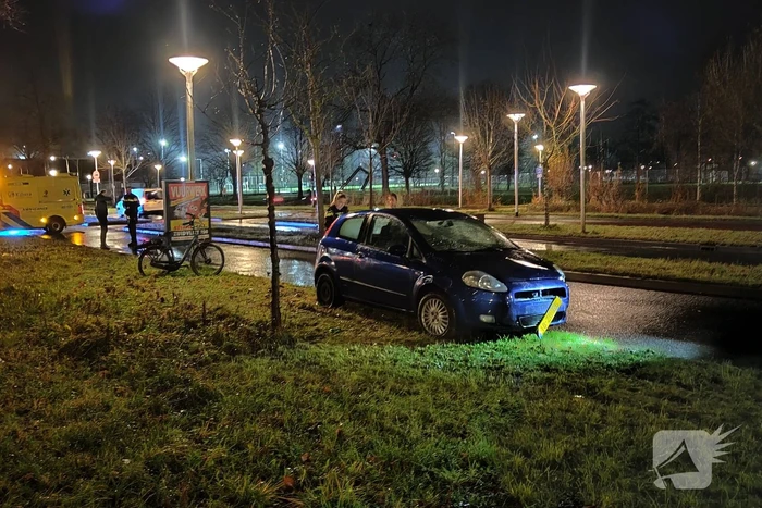 Fietser geschept door automobilist bij oversteken