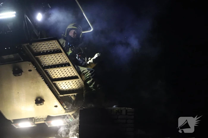 Brandweer dooft schoorsteenbrand