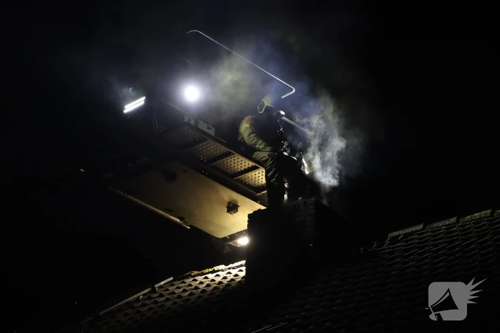 Brandweer dooft schoorsteenbrand