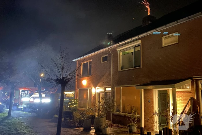 Brandweer dooft schoorsteenbrand