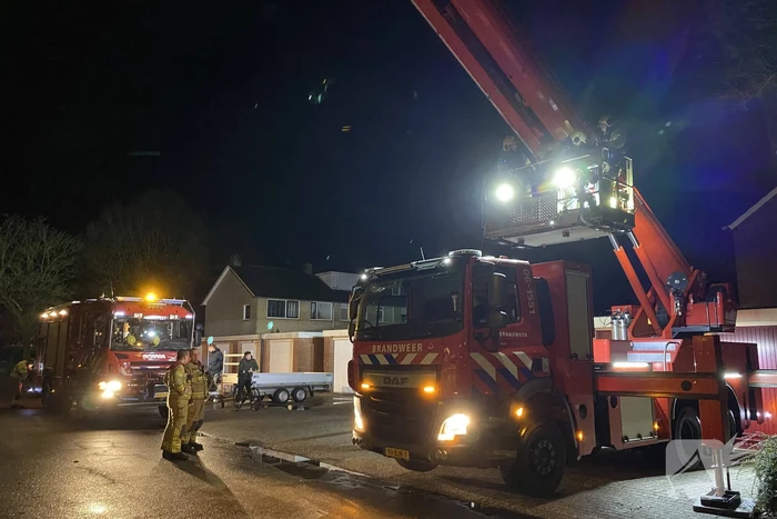 Brandweer dooft schoorsteenbrand