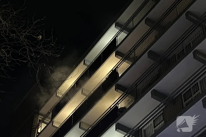 Veel rookontwikkeling bij grote brand in flatwoning