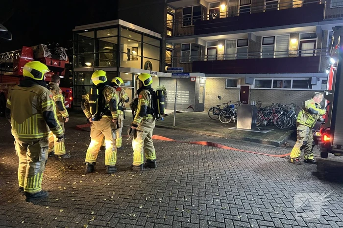Veel rookontwikkeling bij grote brand in flatwoning