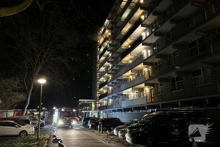 Veel rookontwikkeling bij grote brand in flatwoning