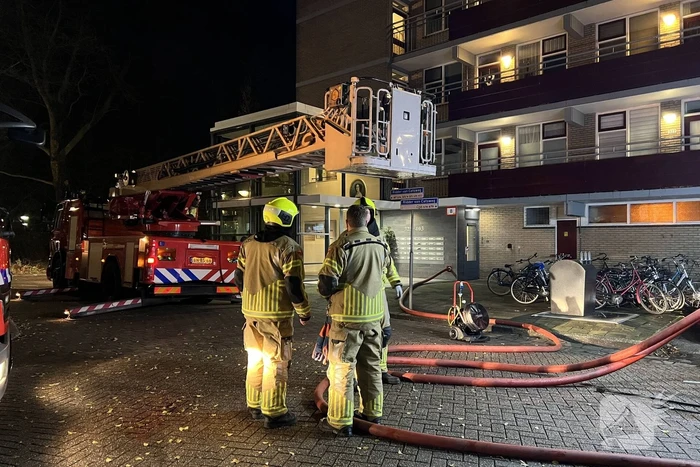 Veel rookontwikkeling bij grote brand in flatwoning