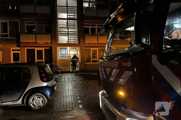 Brandweer onderzoekt vreemde lucht in flat