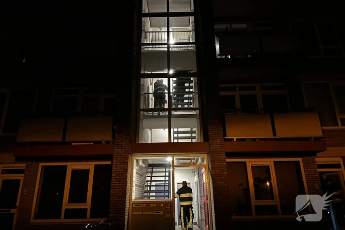 Brandweer onderzoekt vreemde lucht in flat