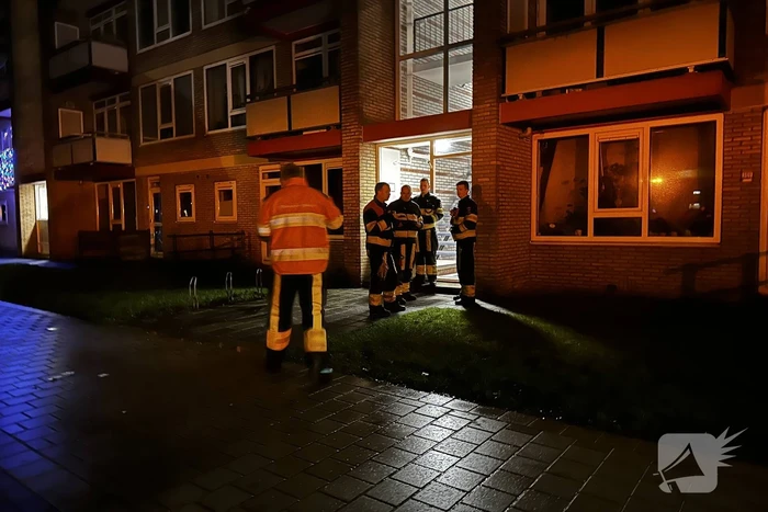 Brandweer onderzoekt vreemde lucht in flat
