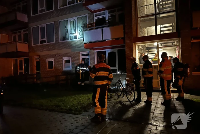 Brandweer onderzoekt vreemde lucht in flat