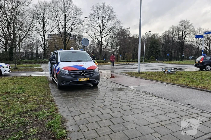 Fietser aangereden op rotonde