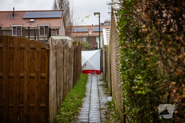 Overleden persoon gevonden in brandgang