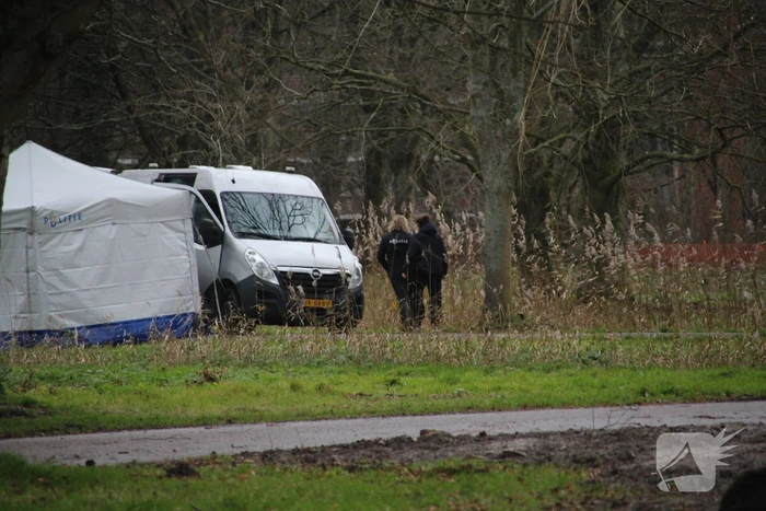 Overleden persoon aangetroffen in park