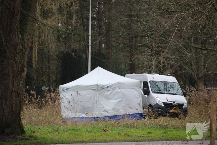 Overleden persoon aangetroffen in park