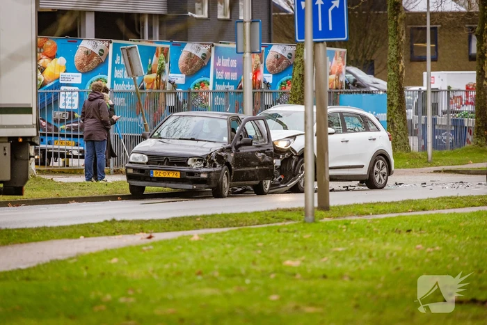 Flinke schade bij aanrijding op industrieterrein De Isselt