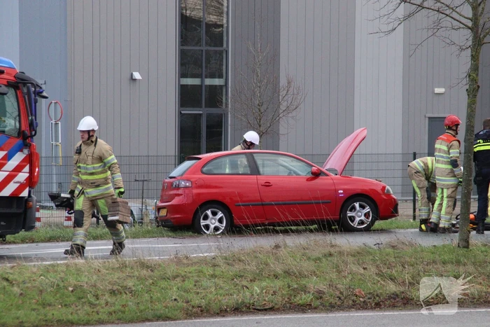 Dure BMW zwaar beschadigd na aanrijding