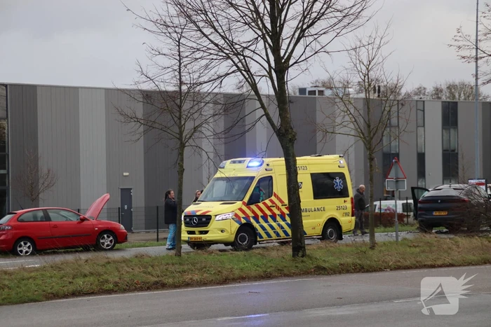 Dure BMW zwaar beschadigd na aanrijding