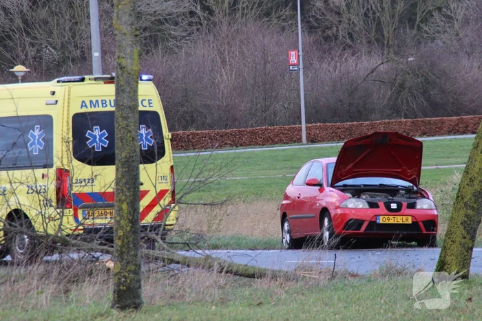 Dure BMW zwaar beschadigd na aanrijding