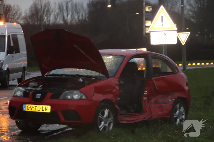 Dure BMW zwaar beschadigd na aanrijding