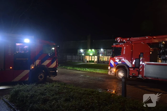 Schoorsteenkap sportschool kapot door harde wind