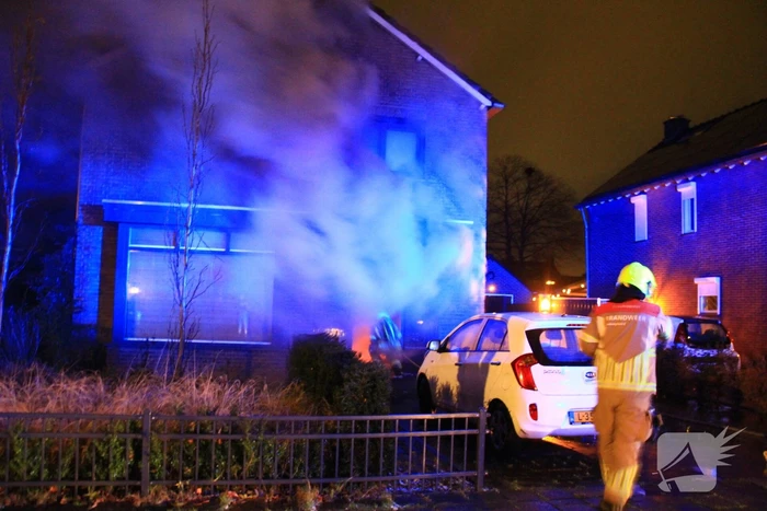 Brandweer ingezet voor uitslaande woningbrand