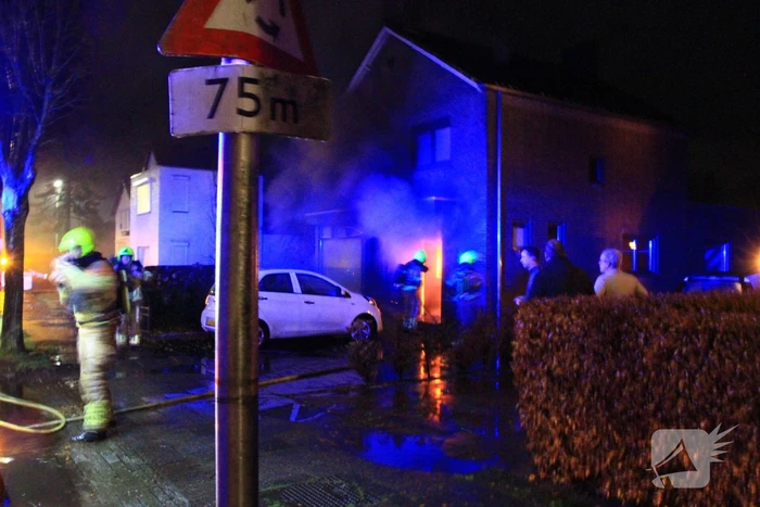Brandweer ingezet voor uitslaande woningbrand
