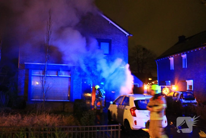 Brandweer ingezet voor uitslaande woningbrand