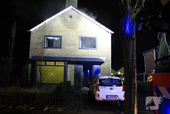 Brandweer ingezet voor uitslaande woningbrand