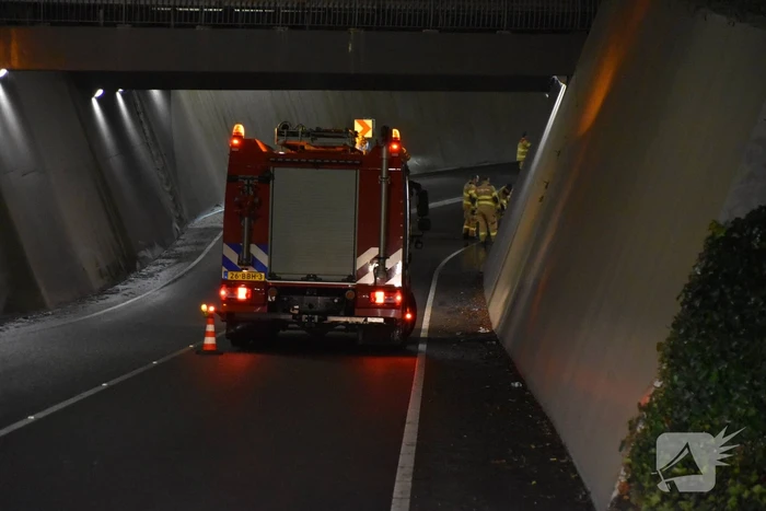 Brandweer verhelpt wateroverlast in tunnel