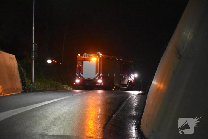 Brandweer verhelpt wateroverlast in tunnel