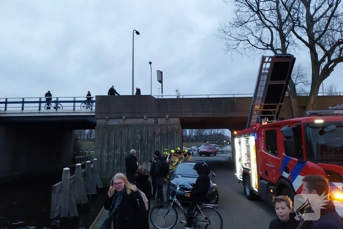 Hulpdiensten ingezet voor persoon te water