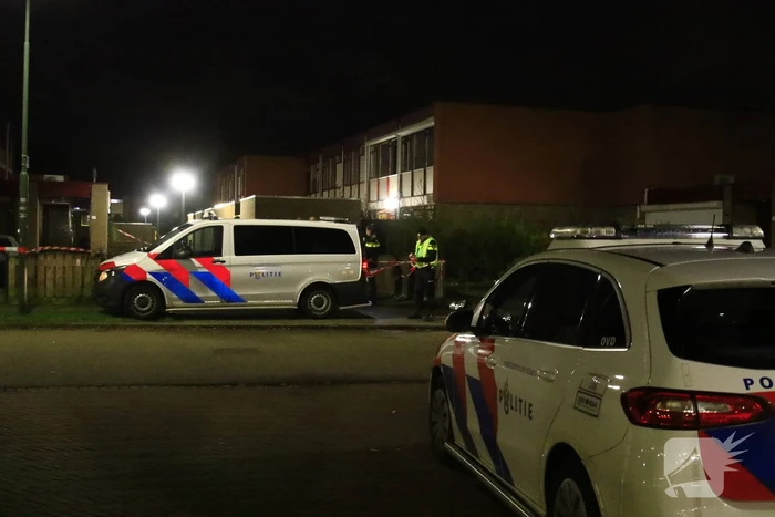 Brandweer redt persoon uit brandende woning